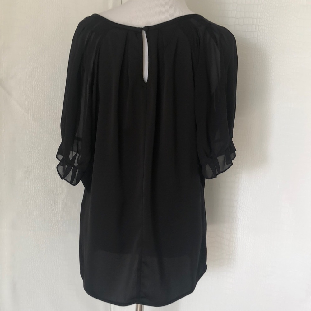 EXPRESS BLOUSE WITH BALLOON SLEEVES.